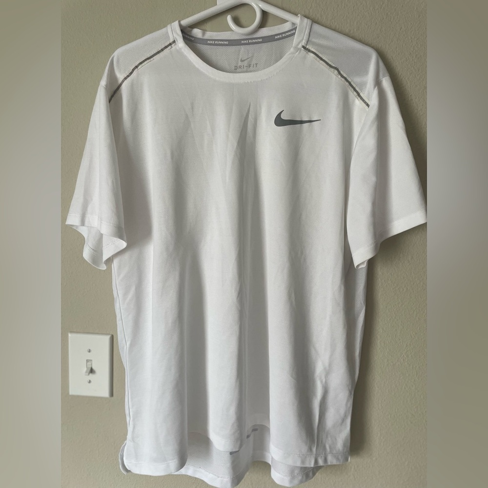 Nike Men's White Short Sleeve Tee
